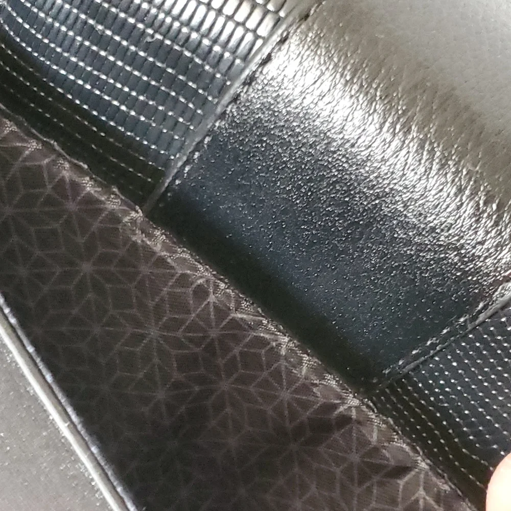 Time and Tru recycled materials vinyl snake textured shoulder bag black